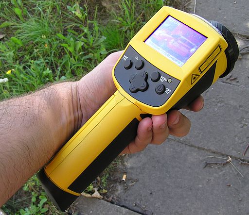Using Thermographic Camera to find thermal escape in log home